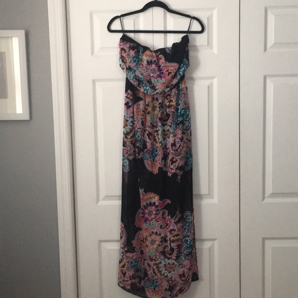 Sleeveless maxi dress.